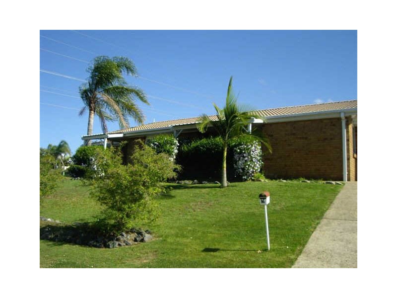 16 Eira Cres, Edens Landing QLD 4207