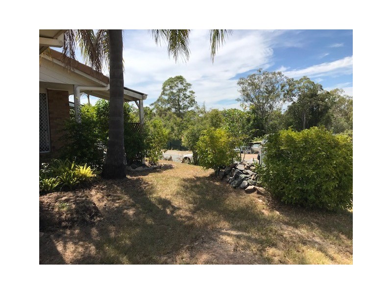 16 Eira Cres, Edens Landing QLD 4207