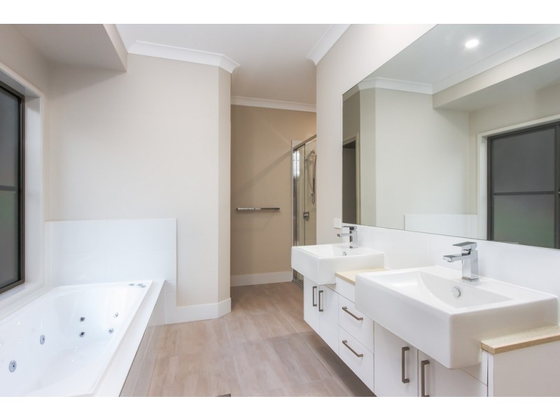 33-35 Raid Rise, Bahrs Scrub QLD 4207