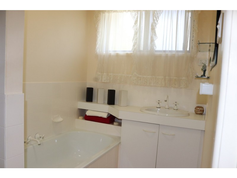 47 Sunscape Dve, Eagleby QLD 4207