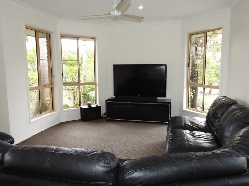 53 Ivanhoe Dr, Edens Landing QLD 4207