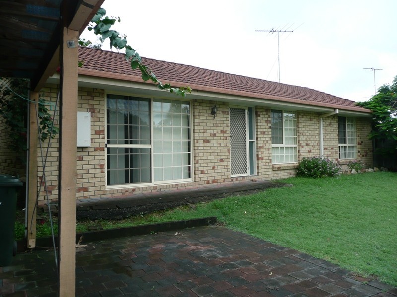 24 Tregana Circuit, Edens Landing QLD 4207