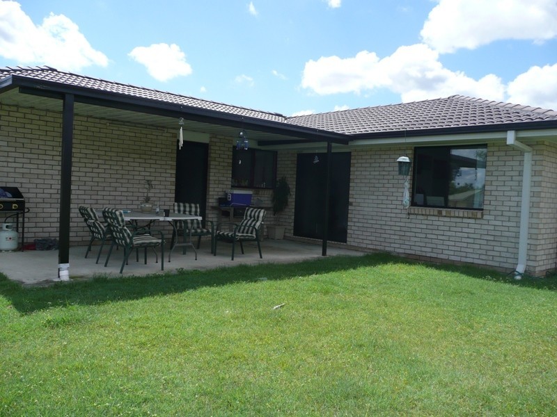 15 Woodrow Street, Waterford QLD 4133