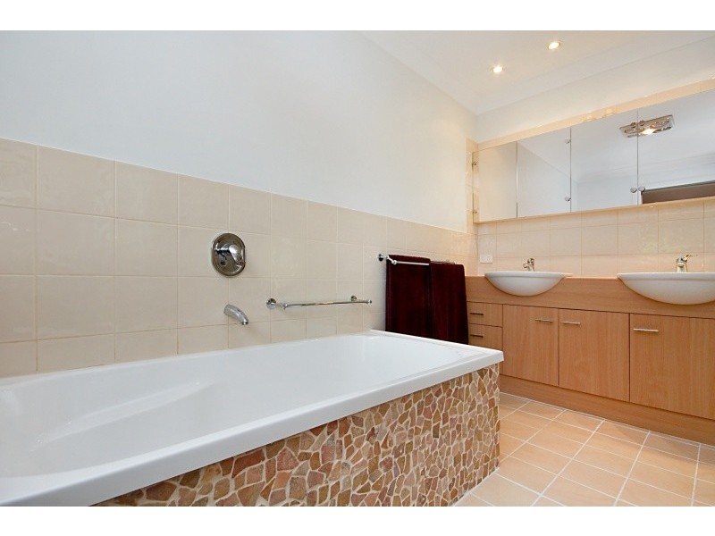 23 Carl Heck Boulevard, Windaroo QLD 4207