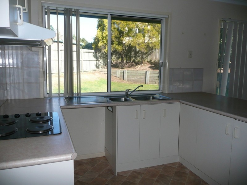 8 Holliday Drive, Edens Landing QLD 4207