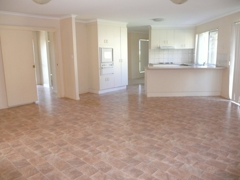 8 Holliday Drive, Edens Landing QLD 4207