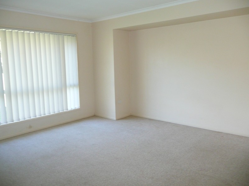 8 Holliday Drive, Edens Landing QLD 4207