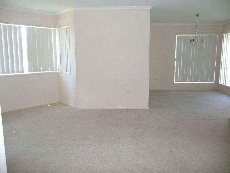 8 Holliday Drive, Edens Landing QLD 4207