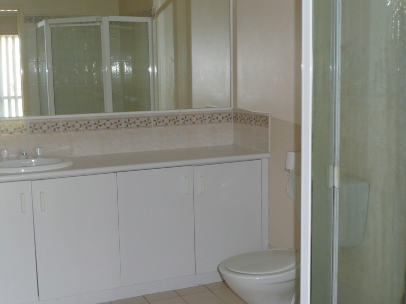 8 Holliday Drive, Edens Landing QLD 4207