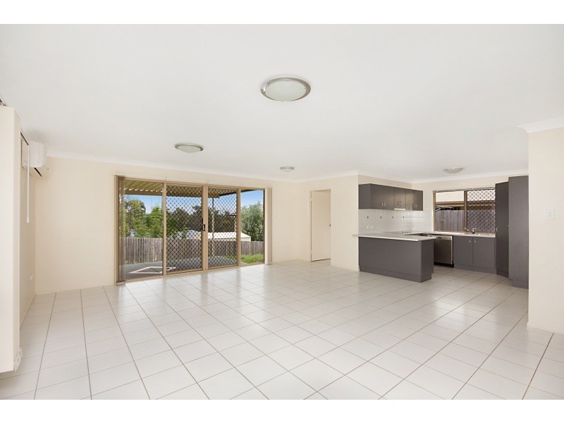 71 Woodlands Blvd, Waterford QLD 4133