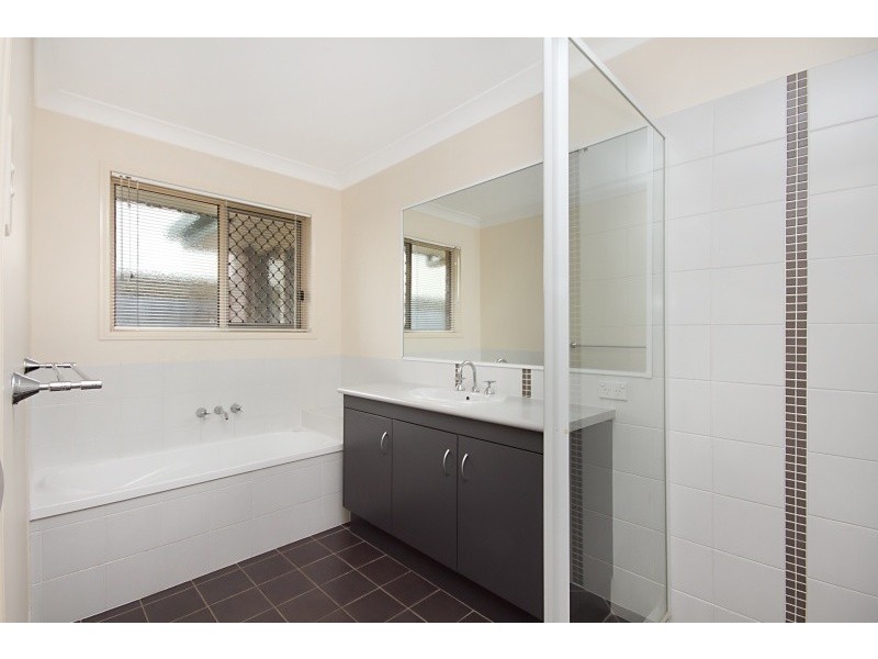 71 Woodlands Blvd, Waterford QLD 4133