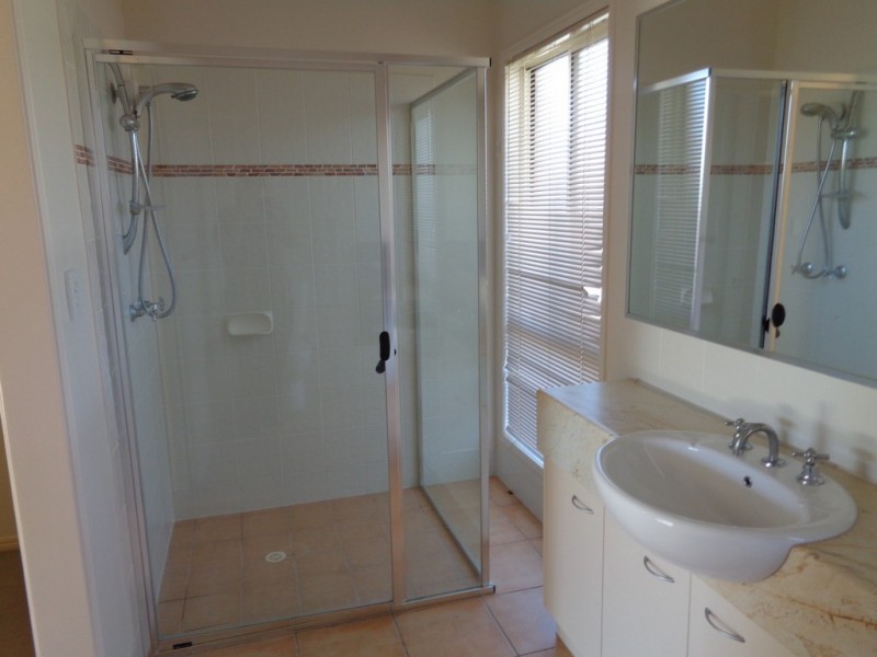 8 Bella Vista Cct, Edens Landing QLD 4207