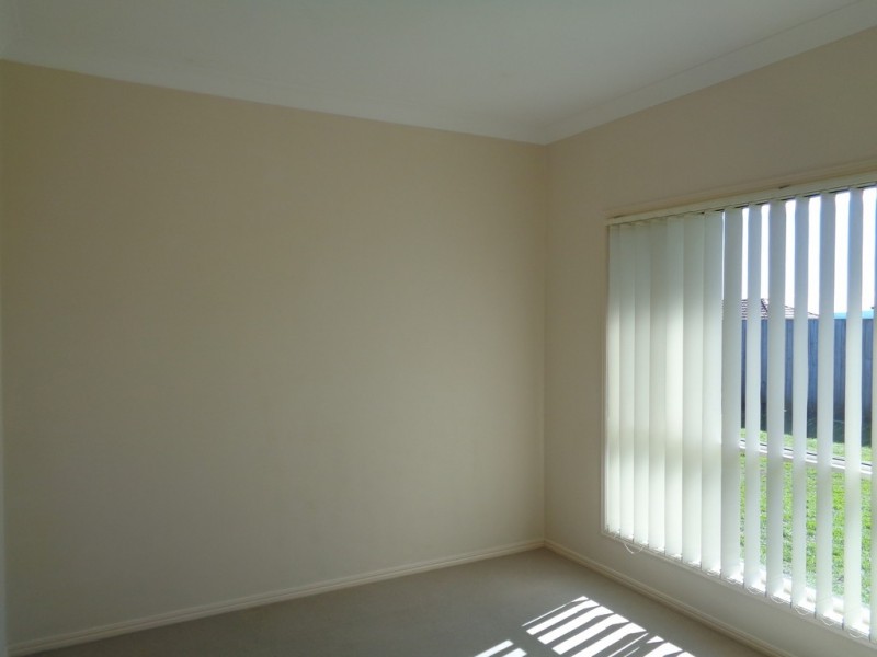 8 Bella Vista Cct, Edens Landing QLD 4207