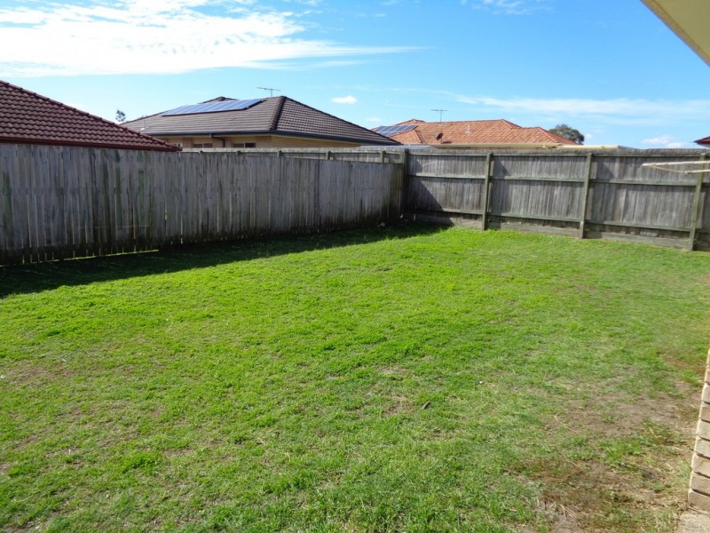 8 Bella Vista Cct, Edens Landing QLD 4207