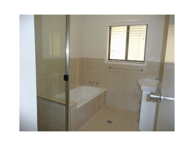 90 Lyndale St, Daisy Hill QLD 4127