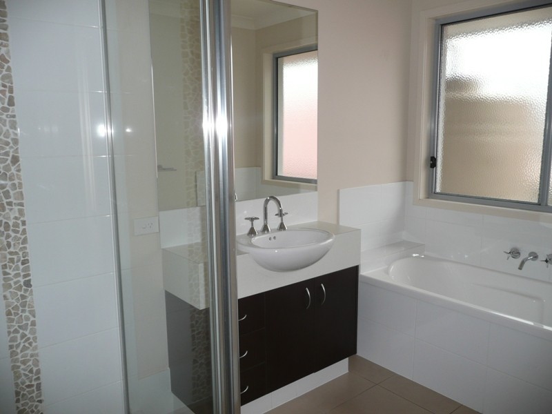 30 Woodlands Blvd, Waterford QLD 4133
