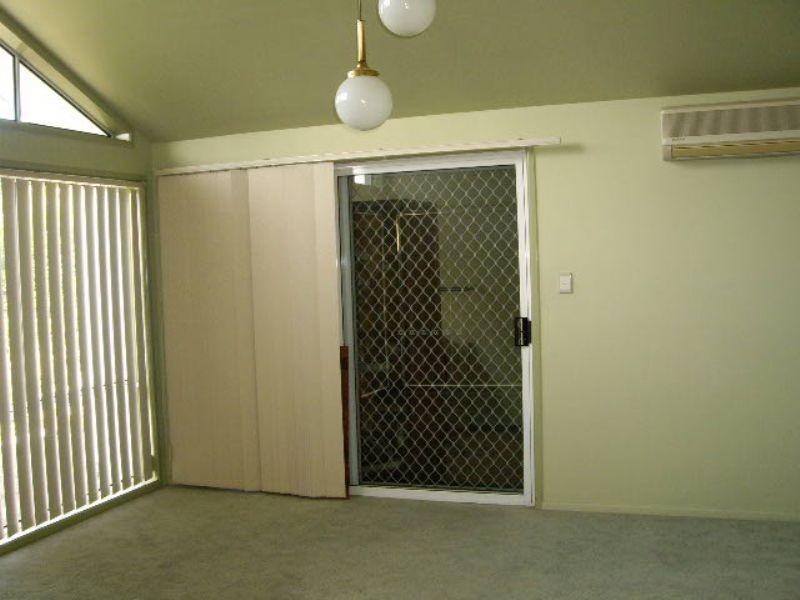 3 Hillside Cres, Edens Landing QLD 4207