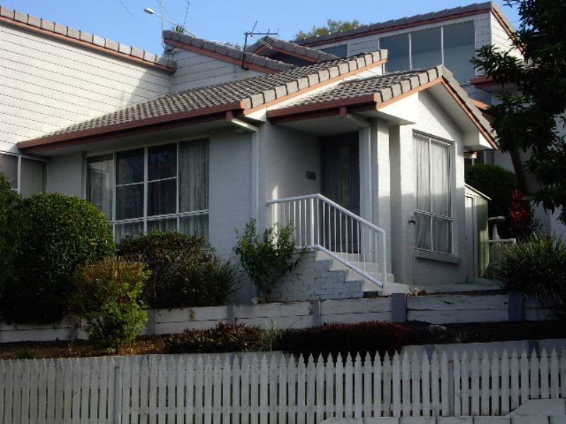 3 Hillside Cres, Edens Landing QLD 4207