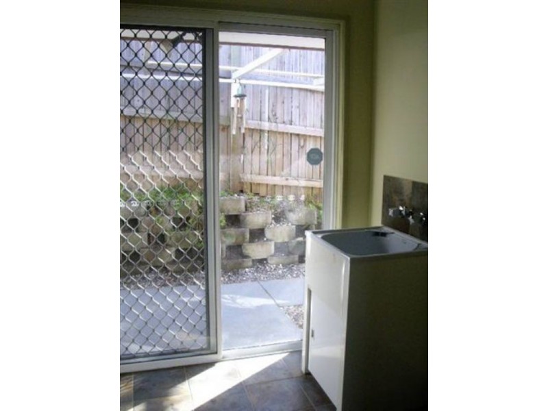 3 Hillside Cres, Edens Landing QLD 4207