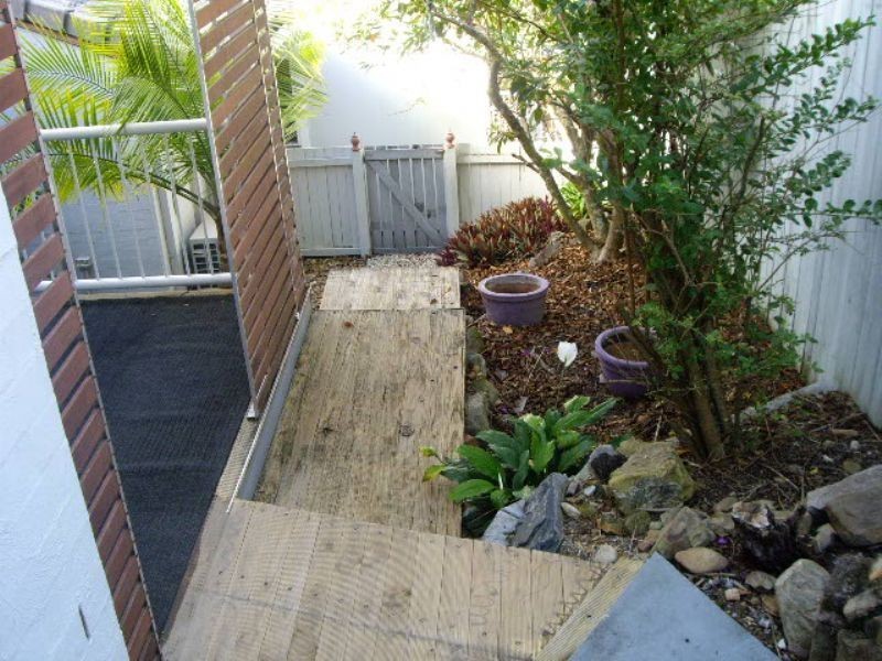 3 Hillside Cres, Edens Landing QLD 4207