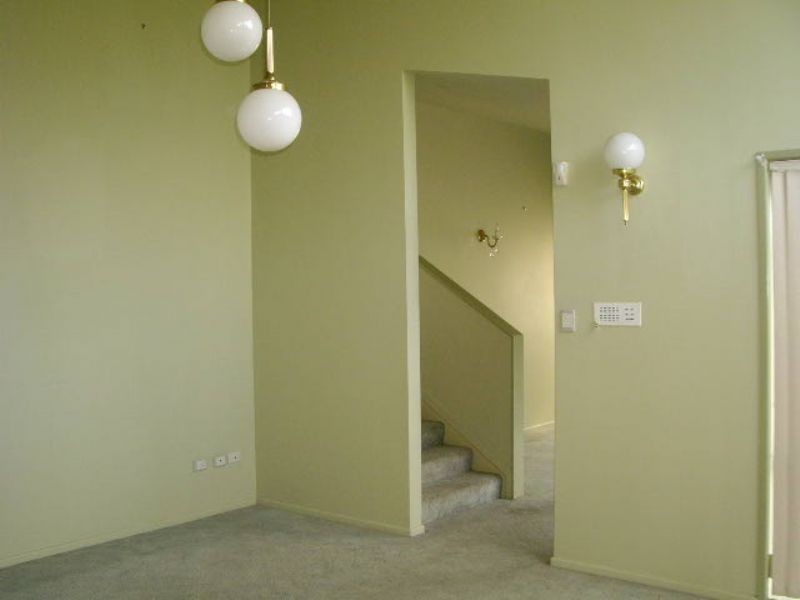 3 Hillside Cres, Edens Landing QLD 4207