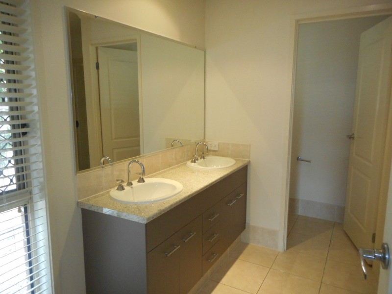 38 Utrecht St, Cornubia QLD 4130