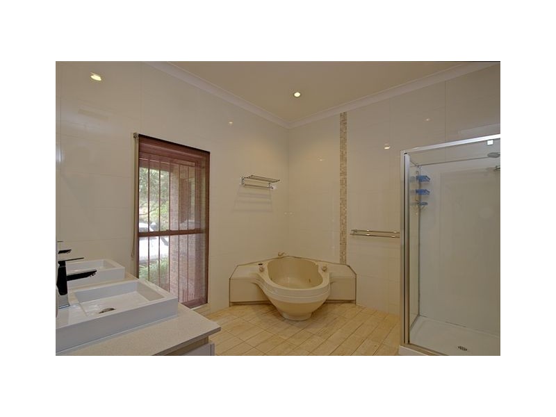 25 Adele Street, Bahrs Scrub QLD 4207