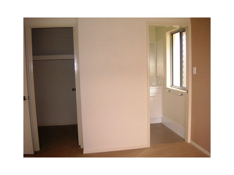 4 Crestwood Street, Bahrs Scrub QLD 4207