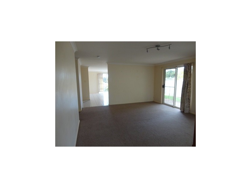 11 Edens Close, Edens Landing QLD 4207