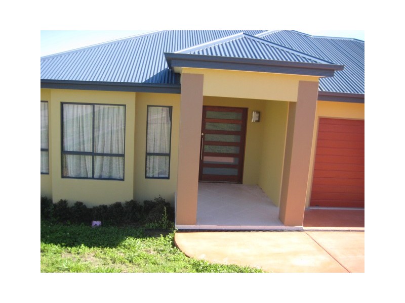 16 Nexus Close, Edens Landing QLD 4207