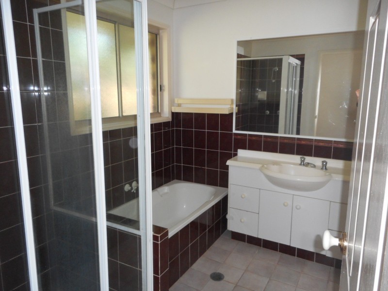 10 Tavuzzi Tce, Edens Landing QLD 4207