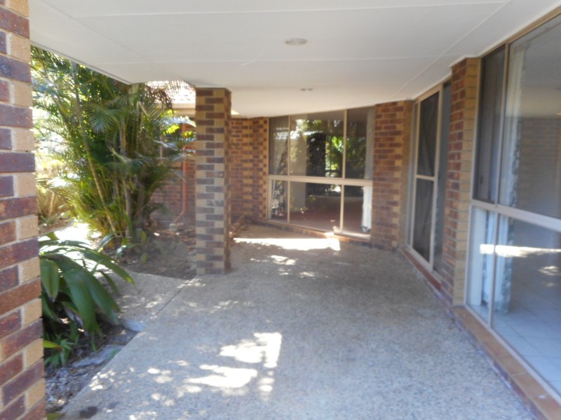 10 Tavuzzi Tce, Edens Landing QLD 4207