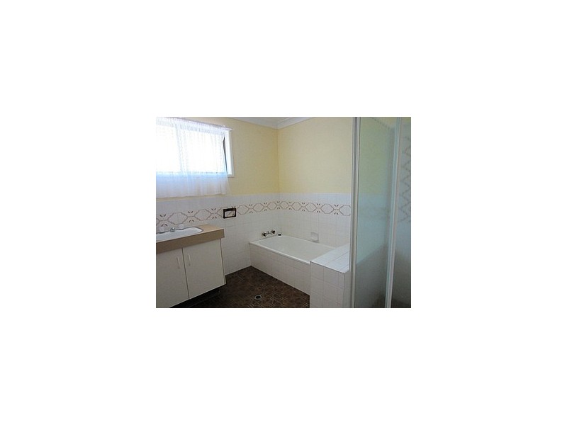 30 Yorkshire Cres, Mount Warren Park QLD 4207