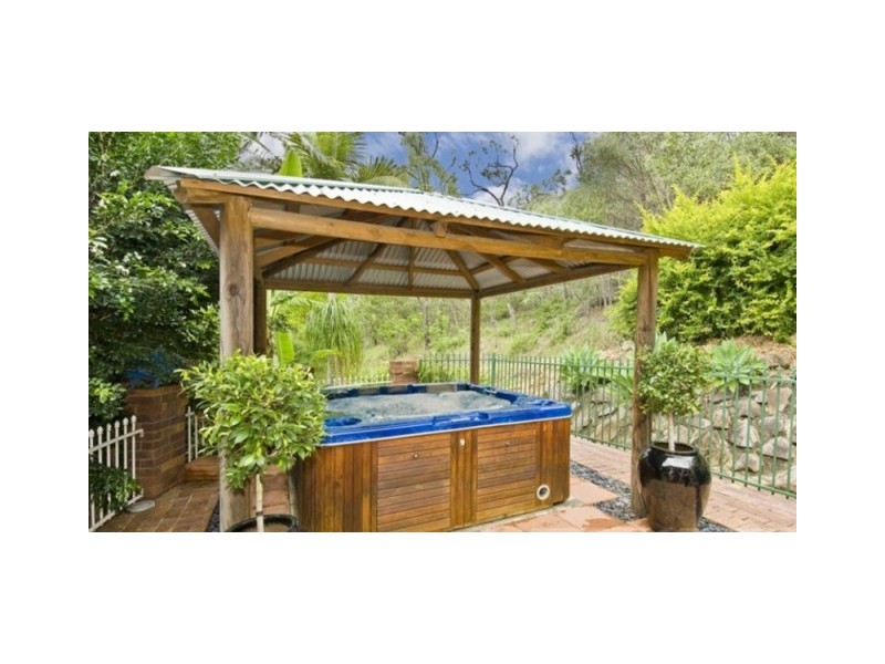 16 Rae Crt, Mount Warren Park QLD 4207