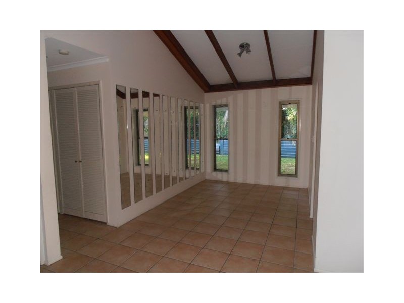 9 Fumitery Crt, Shailer Park QLD 4128