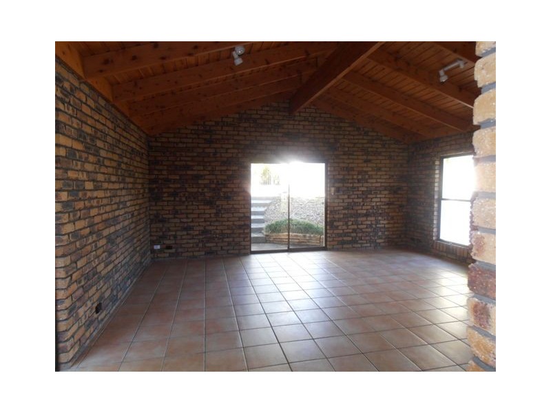 9 Fumitery Crt, Shailer Park QLD 4128