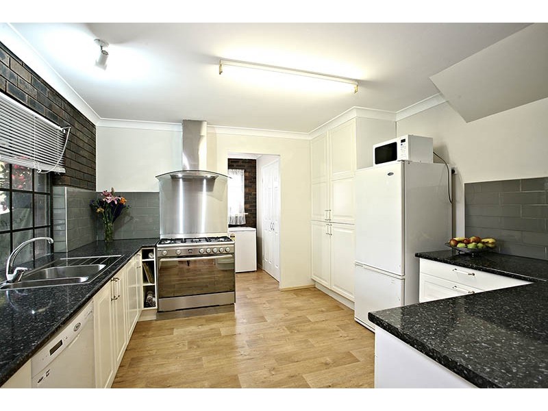18 Kaiser Drive, Windaroo QLD 4207