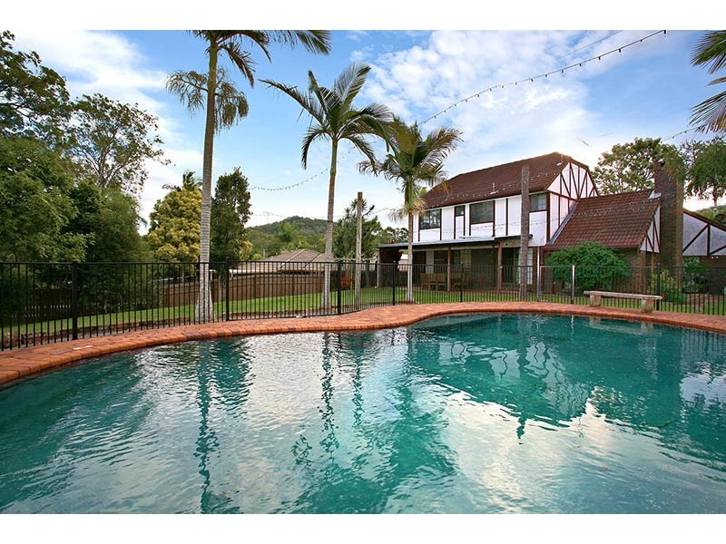18 Kaiser Drive, Windaroo QLD 4207