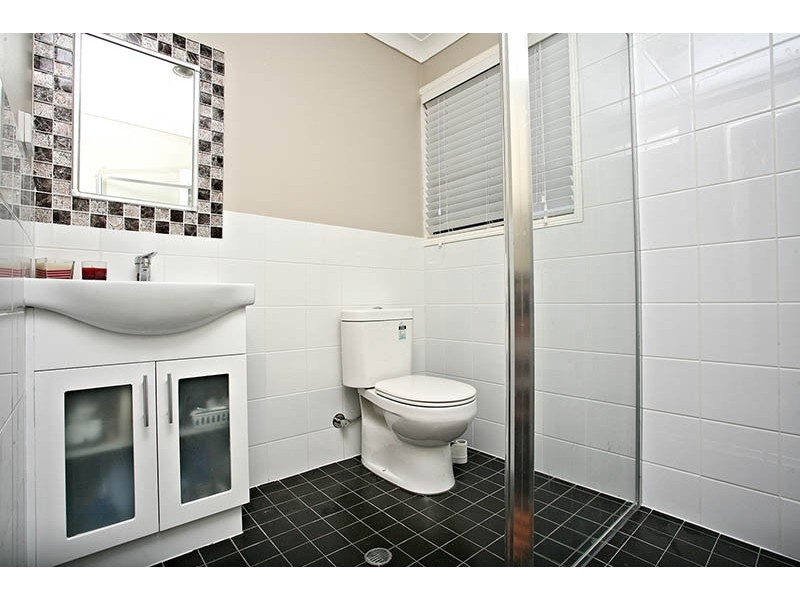 18 Kaiser Drive, Windaroo QLD 4207
