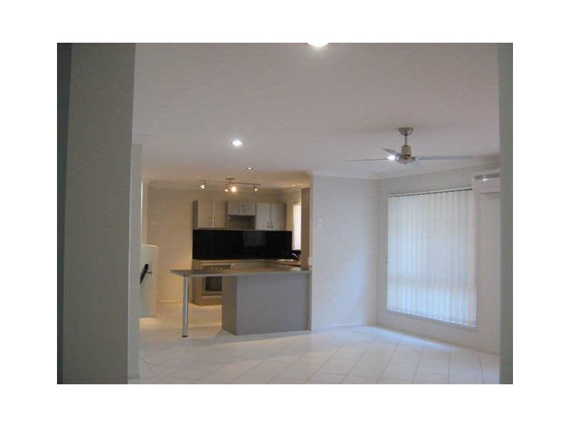 34 Woodlands Blvd, Waterford QLD 4133