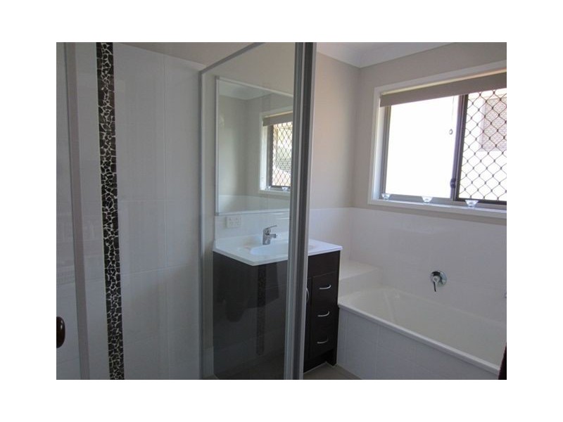 34 Mossman Pde, Waterford QLD 4133