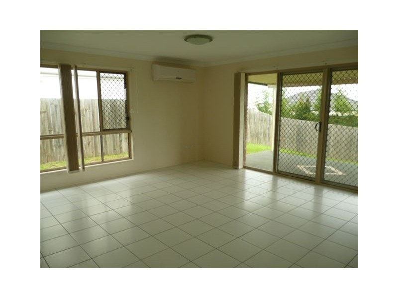 71 Woodlands Blvd, Waterford QLD 4133