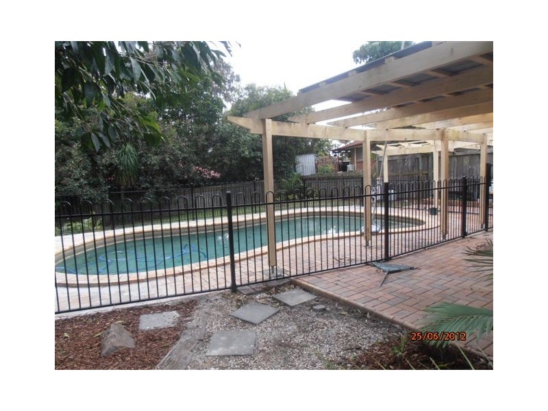 1 Settler Place, Edens Landing QLD 4207