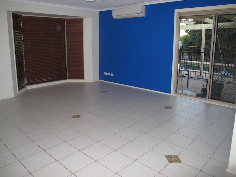 1 Settler Place, Edens Landing QLD 4207