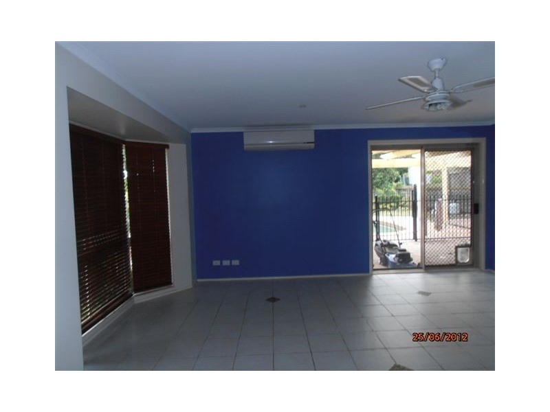 1 Settler Place, Edens Landing QLD 4207