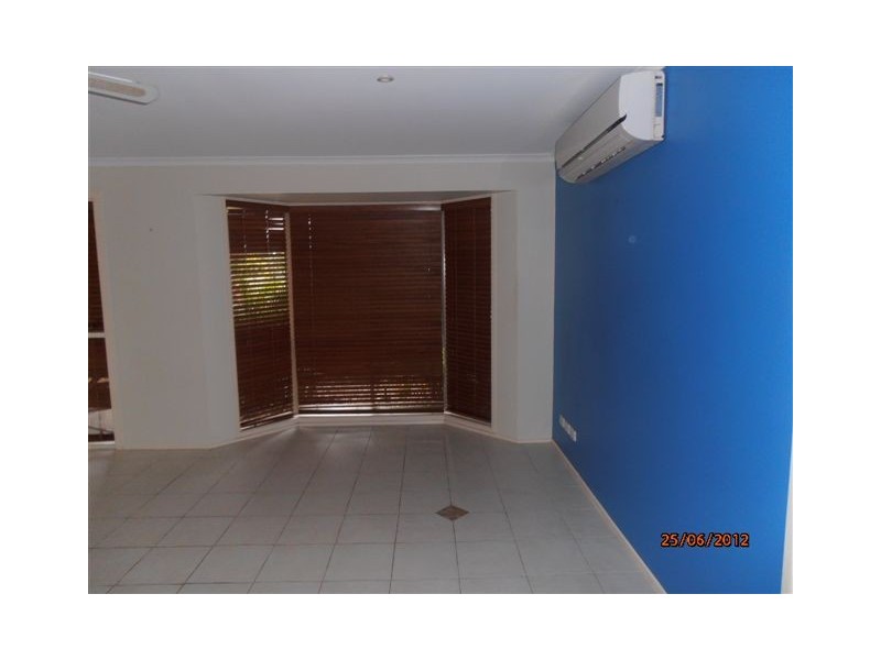 1 Settler Place, Edens Landing QLD 4207