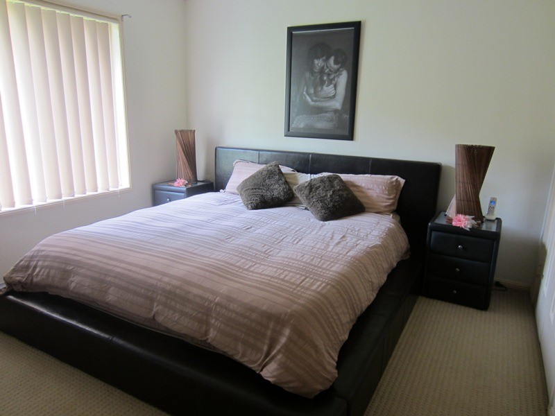 51 Grove Road, Edens Landing QLD 4207