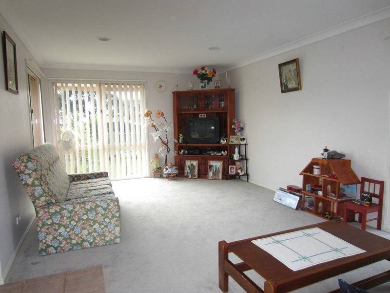 27 Grehan Cres, Mount Warren Park QLD 4207