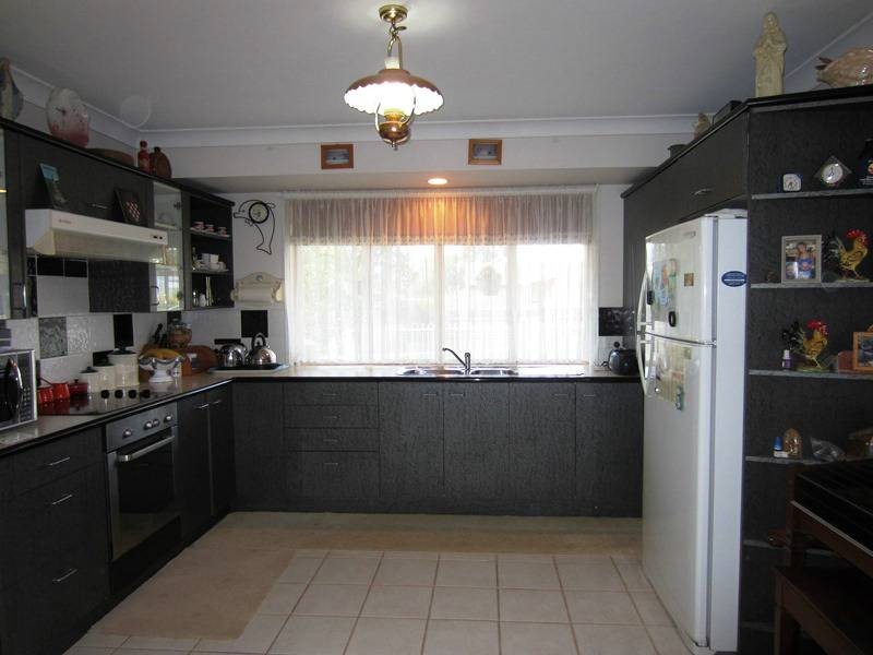 27 Grehan Cres, Mount Warren Park QLD 4207