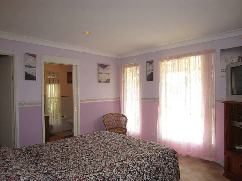 27 Grehan Cres, Mount Warren Park QLD 4207